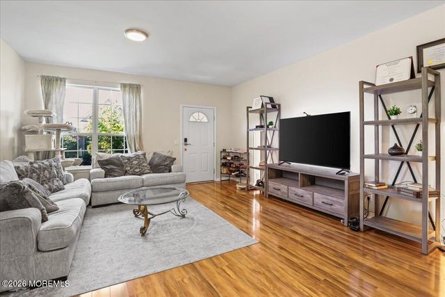 18 Deerchase Lane, Lakewood, NJ 08701