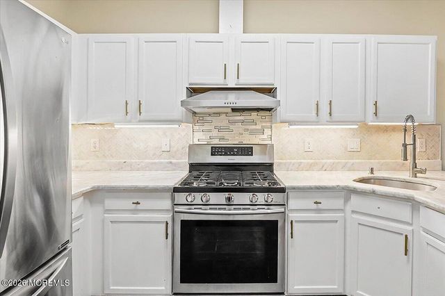 18 Deerchase Lane, Lakewood, NJ 08701