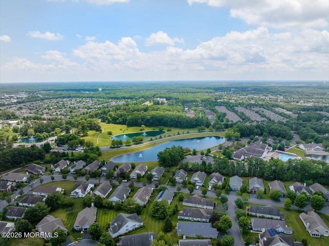 18 Deerchase Lane, Lakewood, NJ 08701