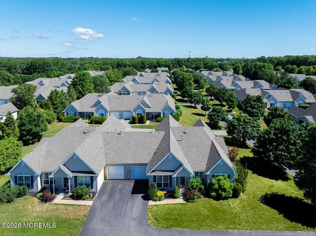 18 Deerchase Lane, Lakewood, NJ 08701