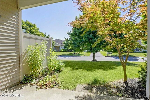 18 Deerchase Lane, Lakewood, NJ 08701