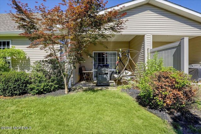 18 Deerchase Lane, Lakewood, NJ 08701