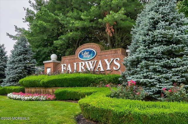 18 Deerchase Lane, Lakewood, NJ 08701