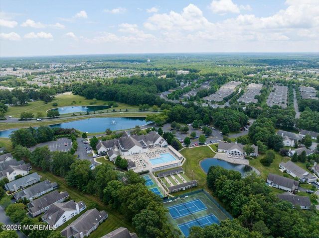 18 Deerchase Lane, Lakewood, NJ 08701