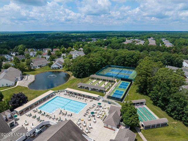 18 Deerchase Lane, Lakewood, NJ 08701