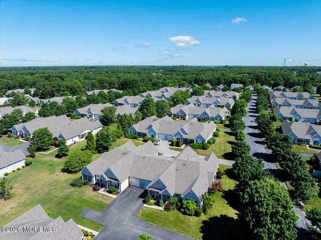 18 Deerchase Lane, Lakewood, NJ 08701