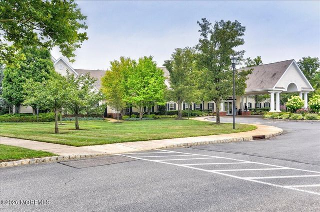 18 Deerchase Lane, Lakewood, NJ 08701