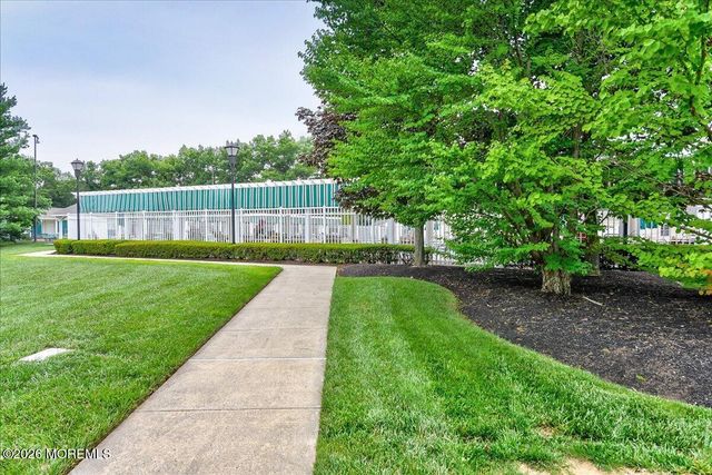 18 Deerchase Lane, Lakewood, NJ 08701