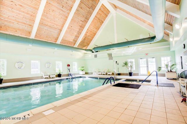 18 Deerchase Lane, Lakewood, NJ 08701