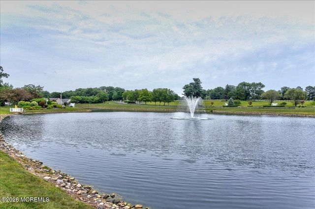 18 Deerchase Lane, Lakewood, NJ 08701