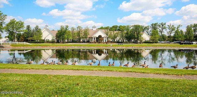 18 Deerchase Lane, Lakewood, NJ 08701