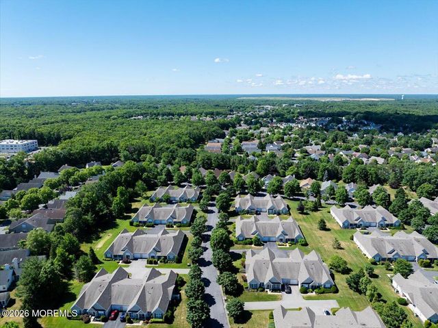 18 Deerchase Lane, Lakewood, NJ 08701