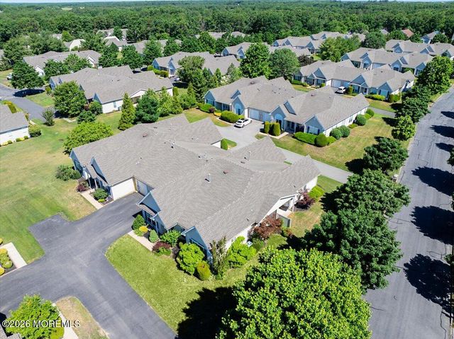 18 Deerchase Lane, Lakewood, NJ 08701