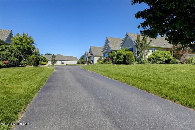 18 Deerchase Lane, Lakewood, NJ 08701
