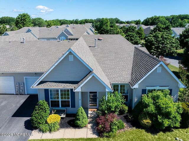 18 Deerchase Lane, Lakewood, NJ 08701