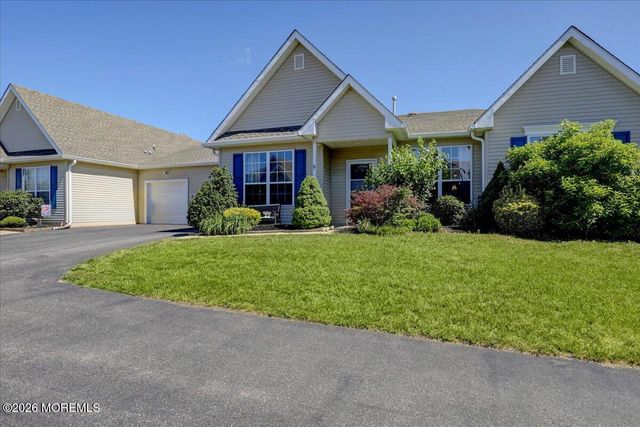 18 Deerchase Lane, Lakewood, NJ 08701