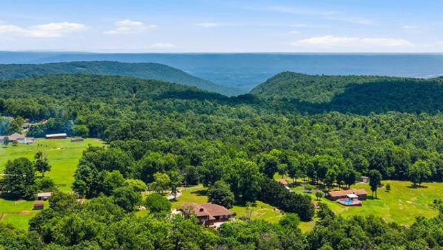 424 Hewgleys Road, South Pittsburg, TN 37380