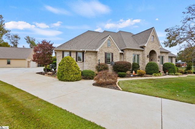 409 Wickham Way, Boiling Springs, SC 29316