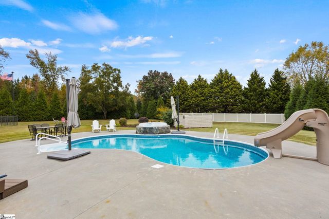 409 Wickham Way, Boiling Springs, SC 29316