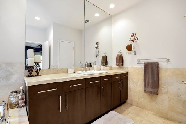 2121 Albany Street, Dallas, TX 75201