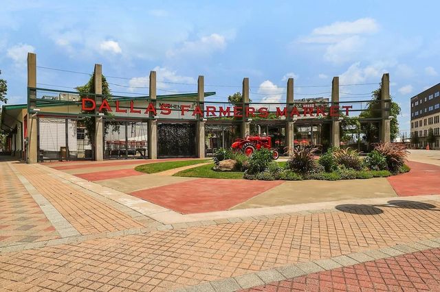 2121 Albany Street, Dallas, TX 75201