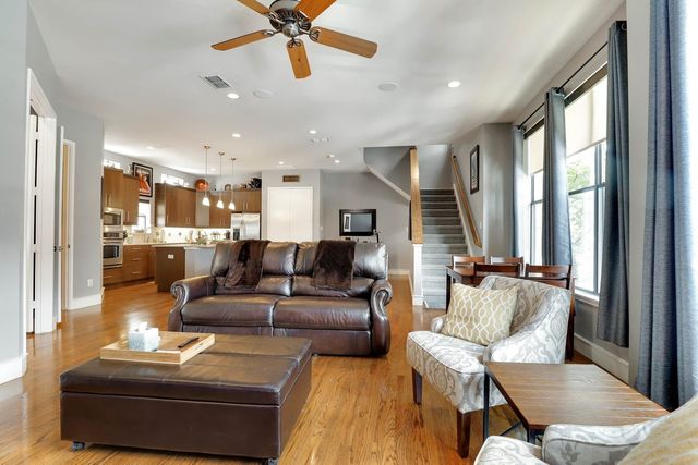 2121 Albany Street, Dallas, TX 75201