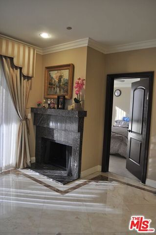 125 N Gale Drive 204, Beverly Hills, CA 90211