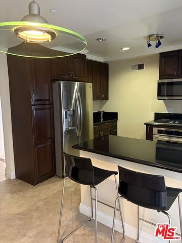 125 N Gale Drive 204, Beverly Hills, CA 90211