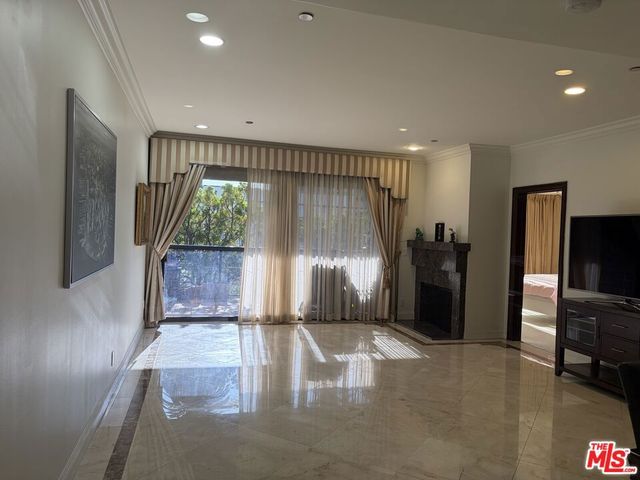 125 N Gale Drive 204, Beverly Hills, CA 90211