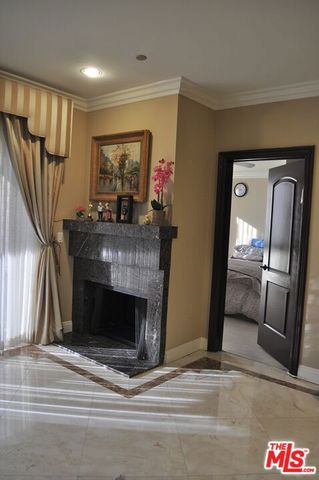 125 N Gale Drive 204, Beverly Hills, CA 90211