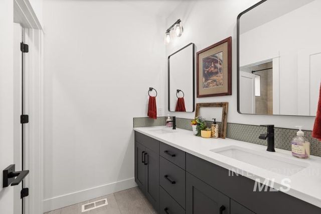 258 W Kinross St, Middleton, ID 83644