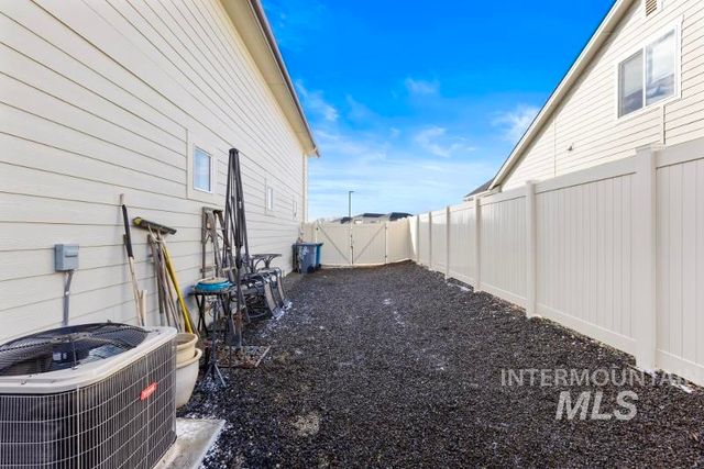 258 W Kinross St, Middleton, ID 83644