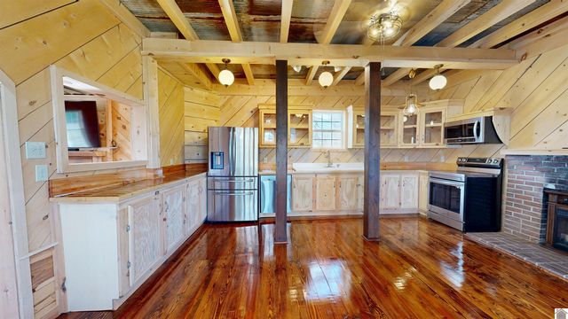 305 Simpkins Lane, Mayfield, KY 42066