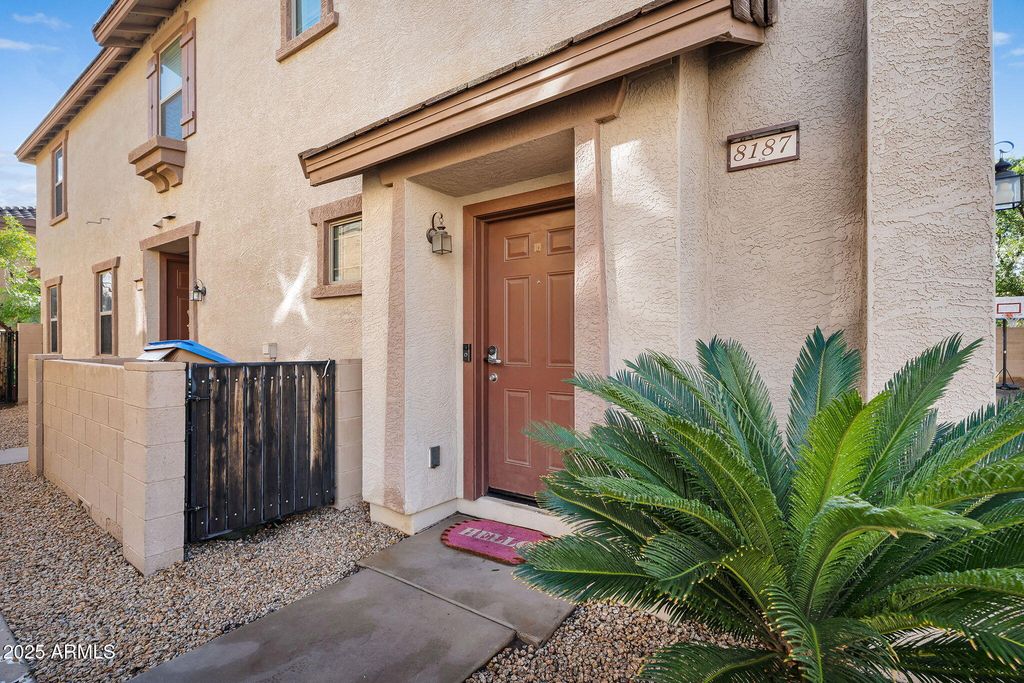 8187 W LYNWOOD Street, Phoenix, AZ 85043