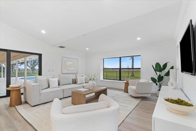 24 Dunbar Road, Palm Beach Gardens, FL 33418