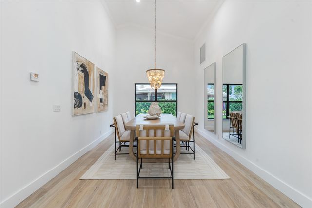 24 Dunbar Road, Palm Beach Gardens, FL 33418