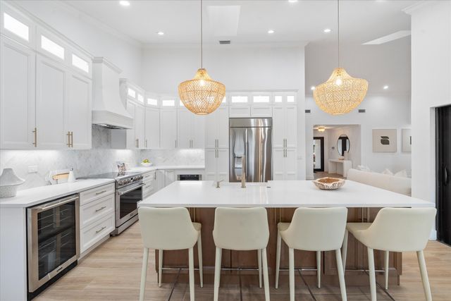 24 Dunbar Road, Palm Beach Gardens, FL 33418