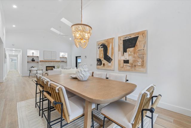 24 Dunbar Road, Palm Beach Gardens, FL 33418