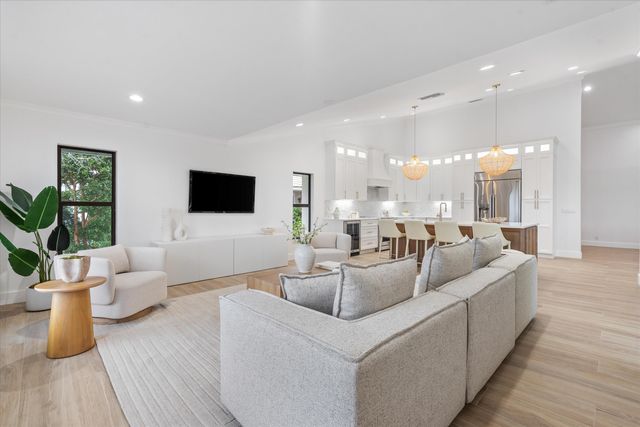 24 Dunbar Road, Palm Beach Gardens, FL 33418