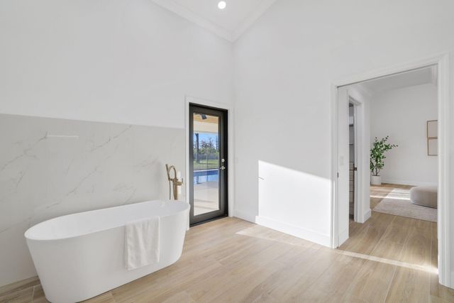 24 Dunbar Road, Palm Beach Gardens, FL 33418