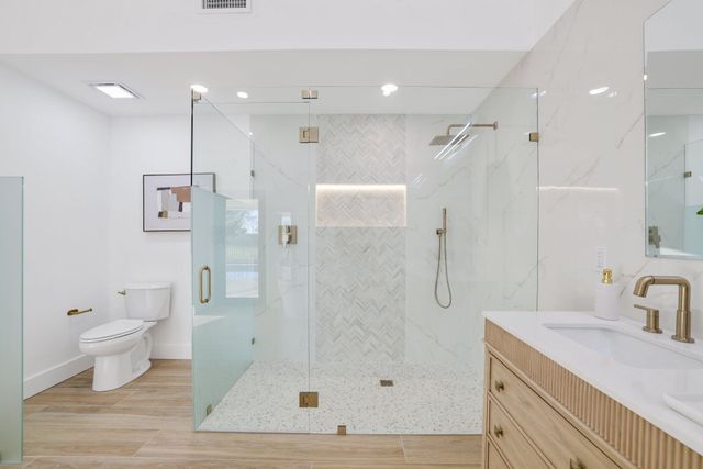 24 Dunbar Road, Palm Beach Gardens, FL 33418