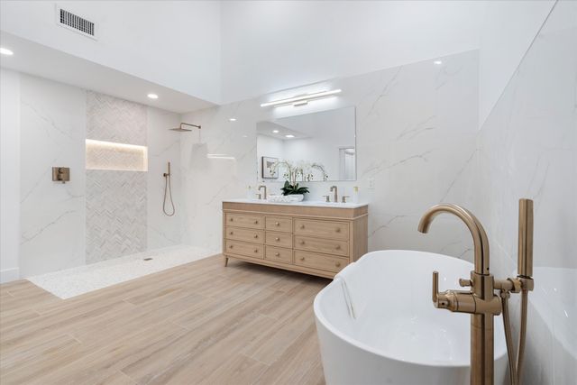 24 Dunbar Road, Palm Beach Gardens, FL 33418