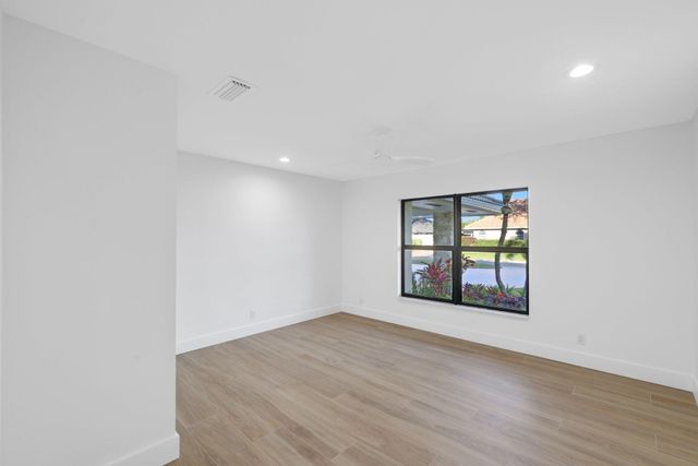 24 Dunbar Road, Palm Beach Gardens, FL 33418