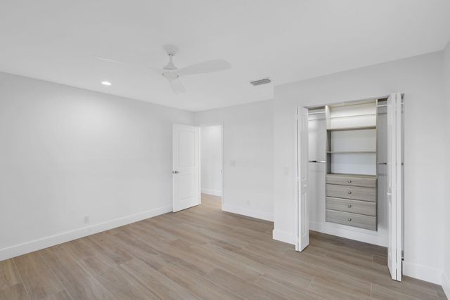 24 Dunbar Road, Palm Beach Gardens, FL 33418