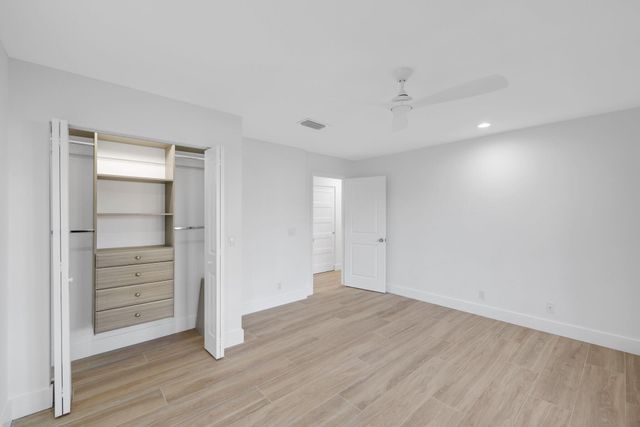 24 Dunbar Road, Palm Beach Gardens, FL 33418