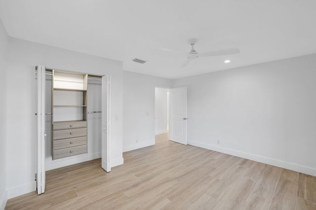 24 Dunbar Road, Palm Beach Gardens, FL 33418