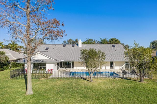 24 Dunbar Road, Palm Beach Gardens, FL 33418