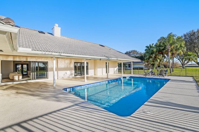 24 Dunbar Road, Palm Beach Gardens, FL 33418