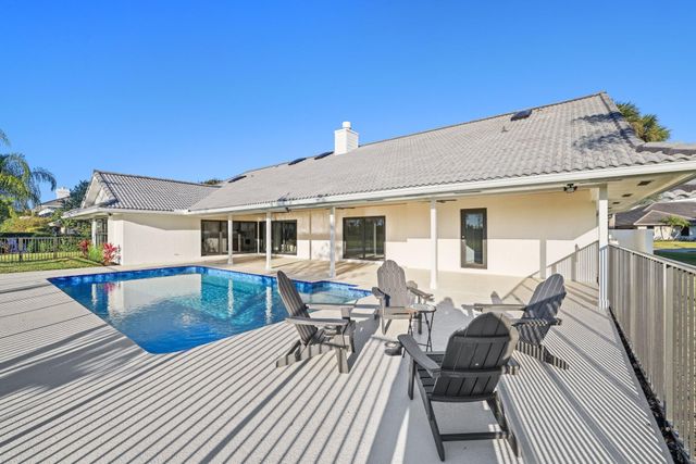 24 Dunbar Road, Palm Beach Gardens, FL 33418