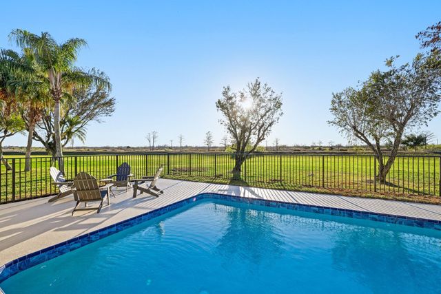 24 Dunbar Road, Palm Beach Gardens, FL 33418